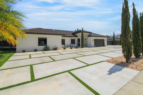 Купить виллу или дом в Хомстед, Флорида 4 спальни, 216.56м2, № 1845652 - фото 6