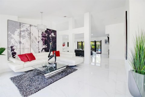 Купить виллу или дом в Хомстед, Флорида 4 спальни, 216.56м2, № 1845652 - фото 16