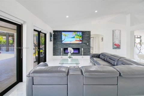 Купить виллу или дом в Хомстед, Флорида 4 спальни, 216.56м2, № 1845652 - фото 17