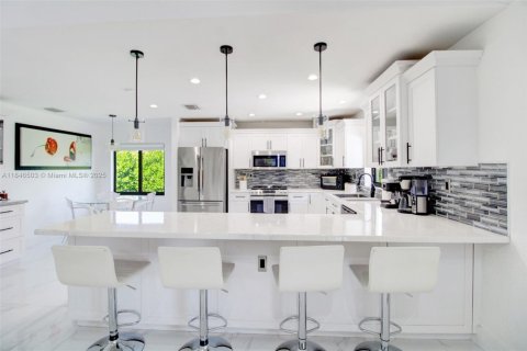 Купить виллу или дом в Хомстед, Флорида 4 спальни, 216.56м2, № 1845652 - фото 20