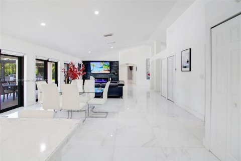 Купить виллу или дом в Хомстед, Флорида 4 спальни, 216.56м2, № 1845652 - фото 19