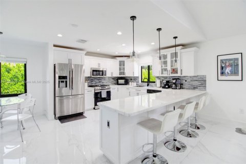 Купить виллу или дом в Хомстед, Флорида 4 спальни, 216.56м2, № 1845652 - фото 21