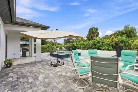 House in Naples, Florida 3 bedrooms, 139.82 sq.m. № 2412532 - photo 25