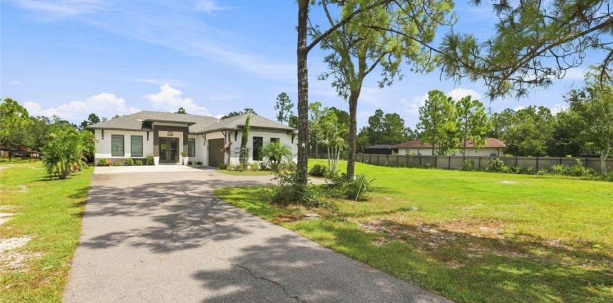 House in Naples, Florida 3 bedrooms, 139.82 sq.m. № 2412532