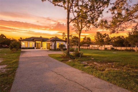House in Naples, Florida 3 bedrooms, 139.82 sq.m. № 2412532 - photo 2