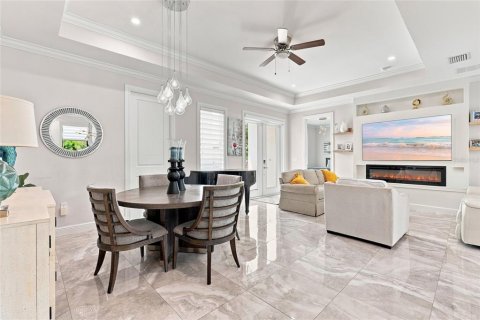House in Naples, Florida 3 bedrooms, 139.82 sq.m. № 2412532 - photo 10