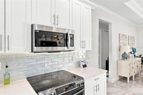 House in Naples, Florida 3 bedrooms, 139.82 sq.m. № 2412532 - photo 14