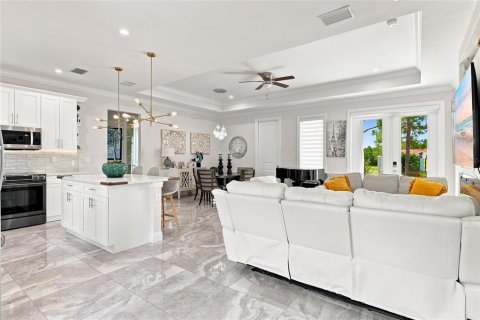 House in Naples, Florida 3 bedrooms, 139.82 sq.m. № 2412532 - photo 11