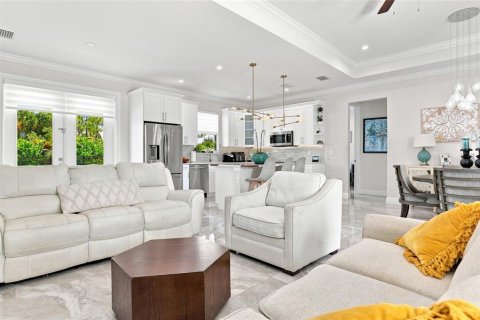 House in Naples, Florida 3 bedrooms, 139.82 sq.m. № 2412532 - photo 8