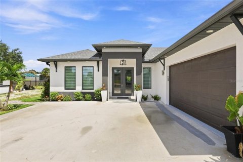 House in Naples, Florida 3 bedrooms, 139.82 sq.m. № 2412532 - photo 4