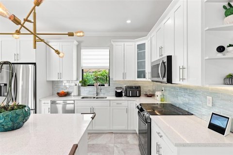 House in Naples, Florida 3 bedrooms, 139.82 sq.m. № 2412532 - photo 15