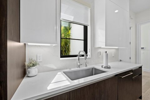 Casa en venta en Sarasota, Florida, 5 dormitorios, 303.51 m2 № 2217493 - foto 15