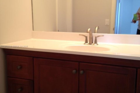 Touwnhouse à vendre à Miami, Floride: 2 chambres № 2032878 - photo 10