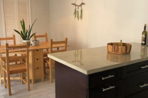 Touwnhouse à vendre à Miami, Floride: 2 chambres № 2032878 - photo 2