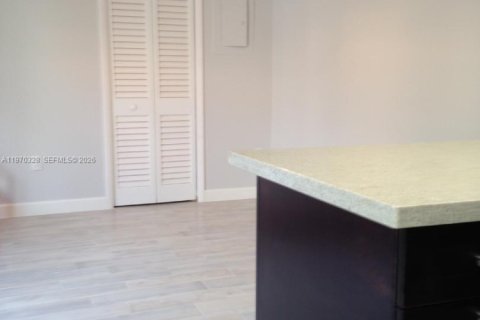 Touwnhouse à vendre à Miami, Floride: 2 chambres № 2032878 - photo 6
