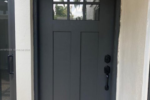 Touwnhouse à vendre à Miami, Floride: 2 chambres № 2032878 - photo 5