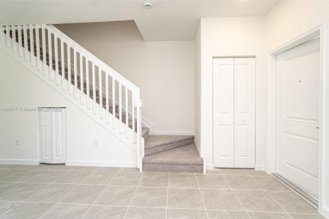 Снять в аренду виллу или дом в Хомстед, Флорида 3 спальни, № 1940966 - фото 8