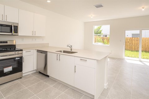 Снять в аренду виллу или дом в Хомстед, Флорида 3 спальни, № 1940966 - фото 9