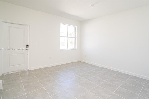 Снять в аренду виллу или дом в Хомстед, Флорида 3 спальни, № 1940966 - фото 4