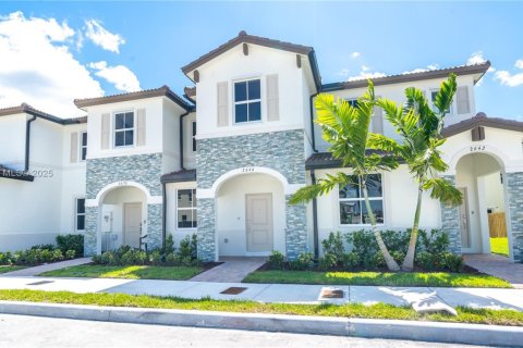 Снять в аренду виллу или дом в Хомстед, Флорида 3 спальни, № 1940966 - фото 2