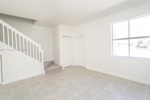 Снять в аренду виллу или дом в Хомстед, Флорида 3 спальни, № 1940966 - фото 6