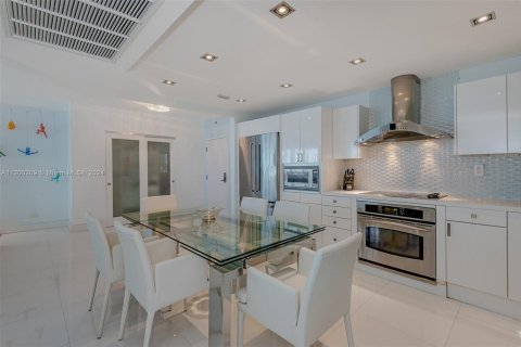 Copropriété à louer à Miami Beach, Floride: 2 chambres, 114.27 m2 № 23845 - photo 21
