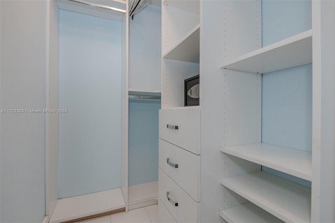 Copropriété à louer à Miami Beach, Floride: 2 chambres, 114.27 m2 № 23845 - photo 17