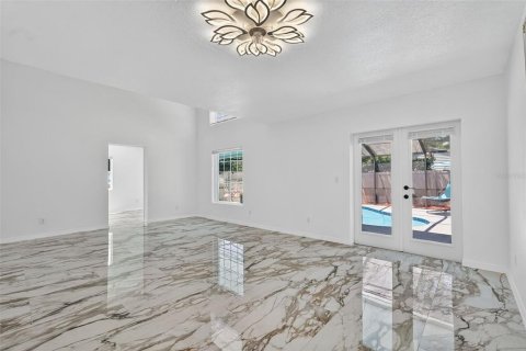 House in Palm Harbor, Florida 4 bedrooms, 196.12 sq.m. № 1893725 - photo 19