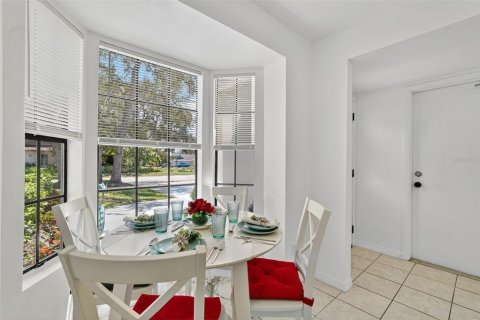House in Palm Harbor, Florida 4 bedrooms, 196.12 sq.m. № 1893725 - photo 11