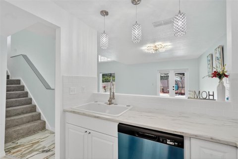 House in Palm Harbor, Florida 4 bedrooms, 196.12 sq.m. № 1893725 - photo 16