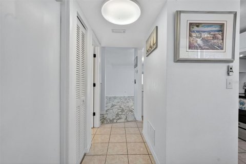 House in Palm Harbor, Florida 4 bedrooms, 196.12 sq.m. № 1893725 - photo 5