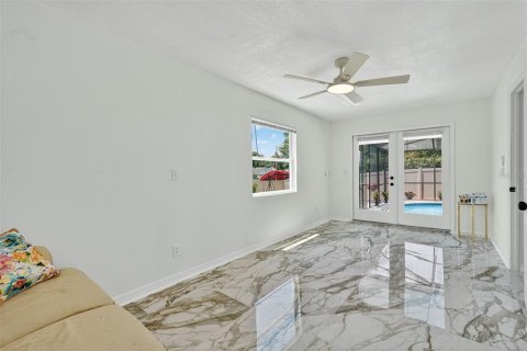House in Palm Harbor, Florida 4 bedrooms, 196.12 sq.m. № 1893725 - photo 27