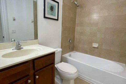 Condominio en alquiler en Doral, Florida, 3 dormitorios, 126.72 m2 № 1993799 - foto 18