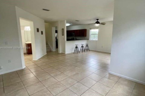 Condominio en alquiler en Doral, Florida, 3 dormitorios, 126.72 m2 № 1993799 - foto 9