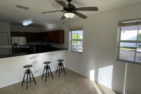 Condominio en alquiler en Doral, Florida, 3 dormitorios, 126.72 m2 № 1993799 - foto 14
