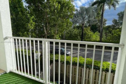 Condominio en alquiler en Doral, Florida, 3 dormitorios, 126.72 m2 № 1993799 - foto 13