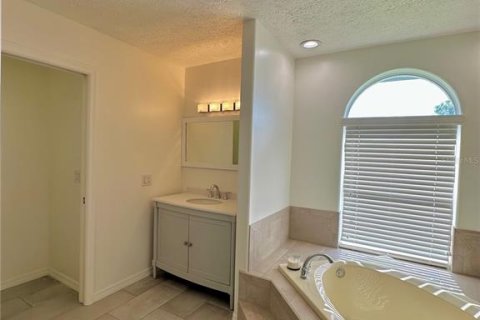 House in New Port Richey, Florida 3 bedrooms, 186.08 sq.m. № 1838546 - photo 20