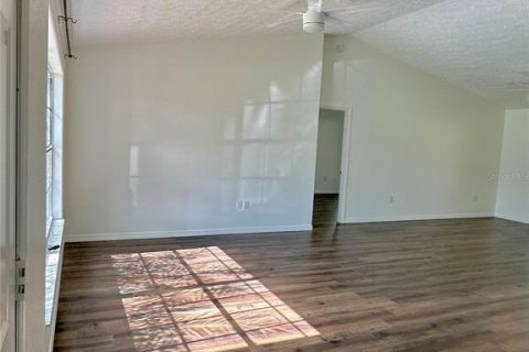 House in New Port Richey, Florida 3 bedrooms, 186.08 sq.m. № 1838546 - photo 5