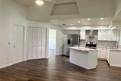 House in New Port Richey, Florida 3 bedrooms, 186.08 sq.m. № 1838546 - photo 9