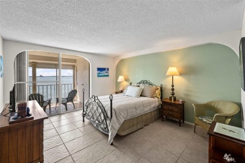 Condo in Gulfport, Florida, 2 bedrooms  № 2383706 - photo 25