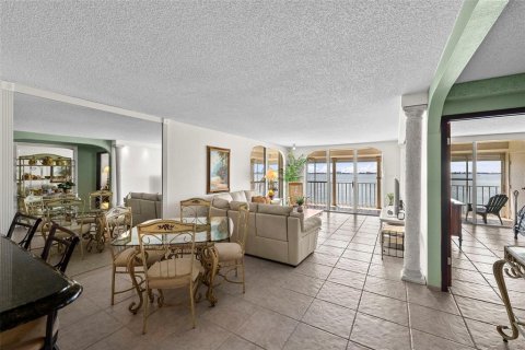 Condo in Gulfport, Florida, 2 bedrooms  № 2383706 - photo 13