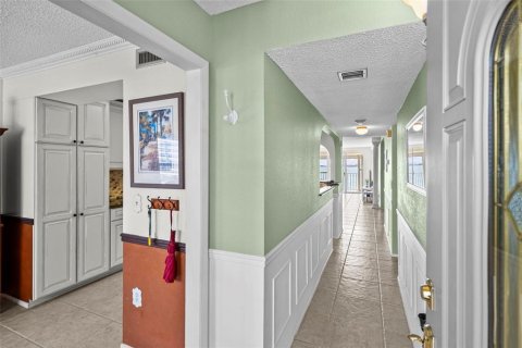 Condo in Gulfport, Florida, 2 bedrooms  № 2383706 - photo 12
