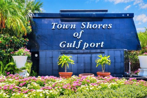 Condo in Gulfport, Florida, 2 bedrooms  № 2383706 - photo 6