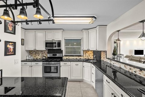 Condo in Gulfport, Florida, 2 bedrooms  № 2383706 - photo 20