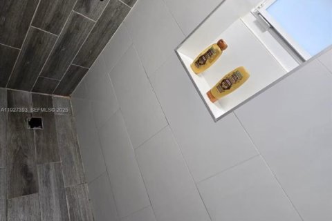 Снять в аренду виллу или дом в Майами, Флорида 2 спальни, 69.68м2, № 1986268 - фото 5