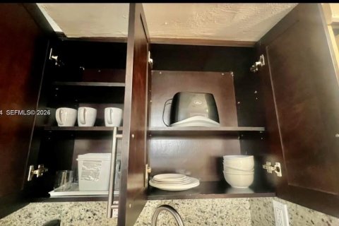 Снять в аренду кондоминиум в Санни-Айлс-Бич, Флорида 33.44м2, № 2088418 - фото 9