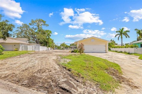 Terreno en venta en Saint Petersburg, Florida № 1865895 - foto 1