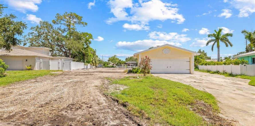 Land in Saint Petersburg, Florida № 1865895