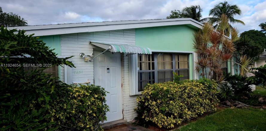 House in Miramar, Florida 2 bedrooms, 81.66 sq.m. № 1986425