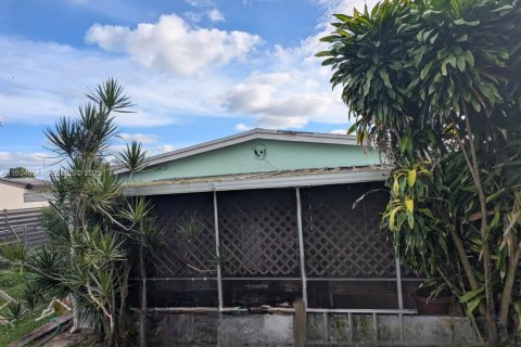 House in Miramar, Florida 2 bedrooms, 81.66 sq.m. № 1986425 - photo 3